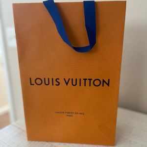 Luis Vuitton paper empty bag